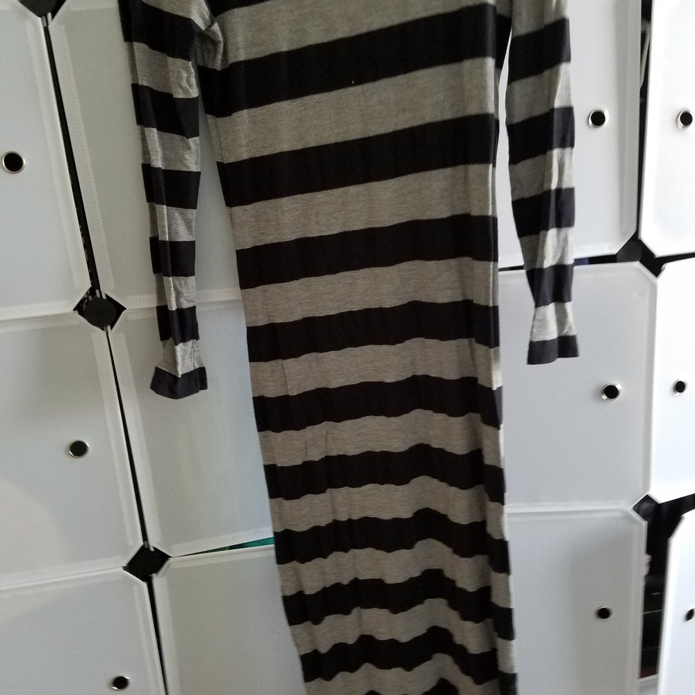 Trendy Dress (Nwot). Modern. Trendy. Cute.
